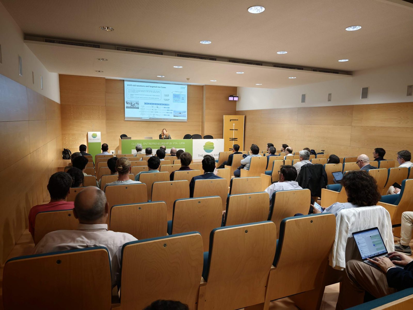 Público en el auditorio de The Green Ray durante la presentación del proyecto VERTI-GO en el primer Málaga IAM Open Forum